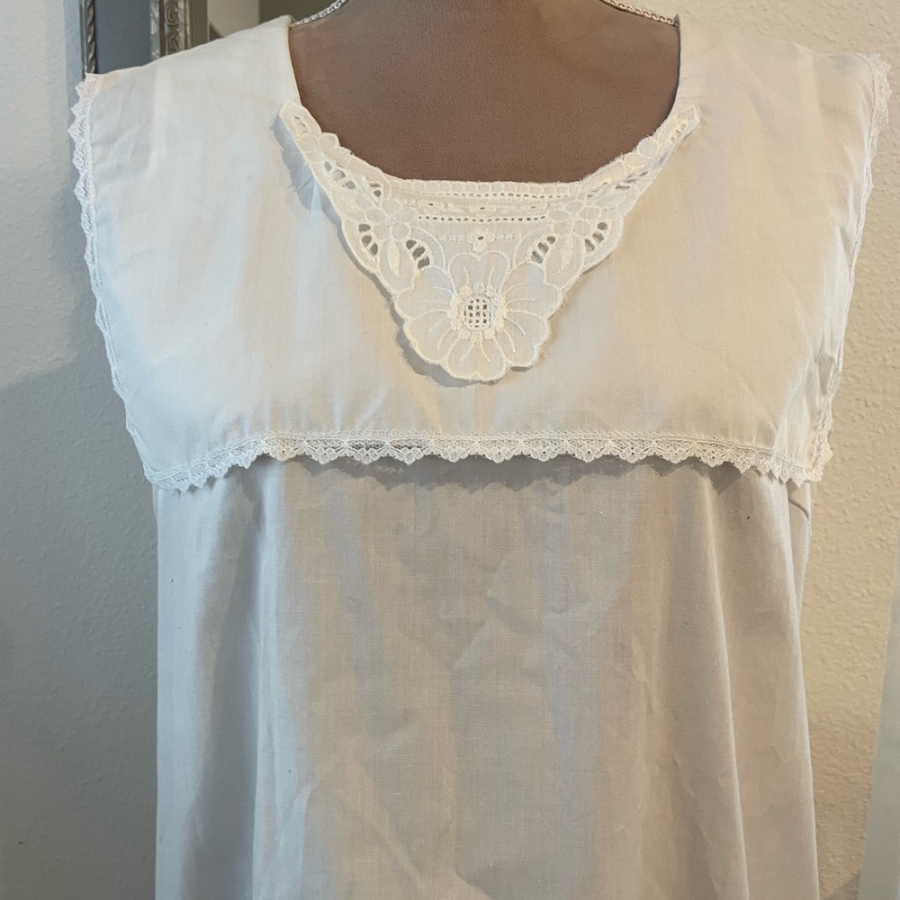 Elegant White Sleeveless Dress